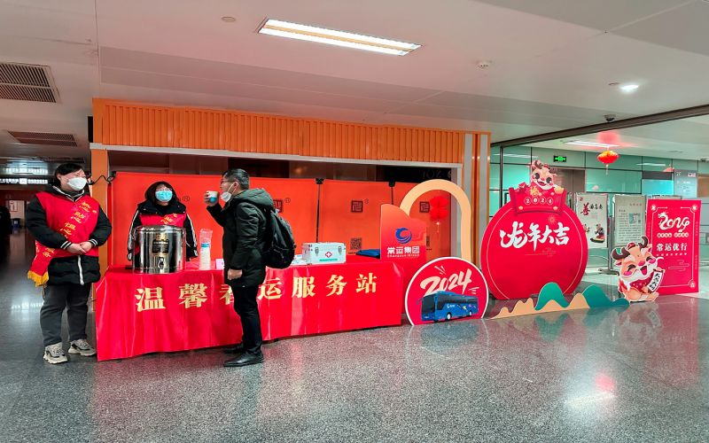 平靜的旅途中，熟悉的溫馨依舊 ——春運(yùn)路上的暖心服務(wù)